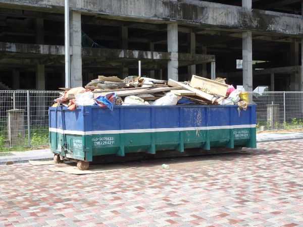 dumpster-with-commercial-debris dumpster-with-commercial-debris